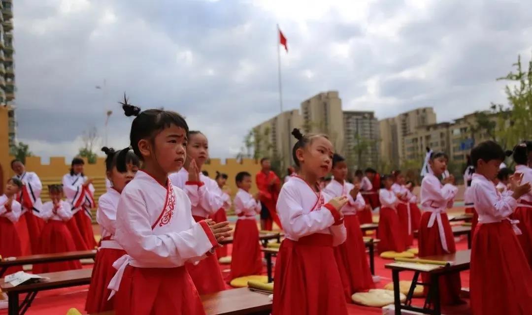 昆明市斗南街道中心幼兒園國學畢業(yè)典禮2.jpg